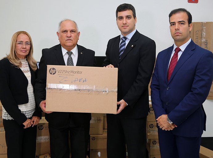 ﻿Presidente visita Fórum de Delmiro Gouveia e entrega 14 computadores