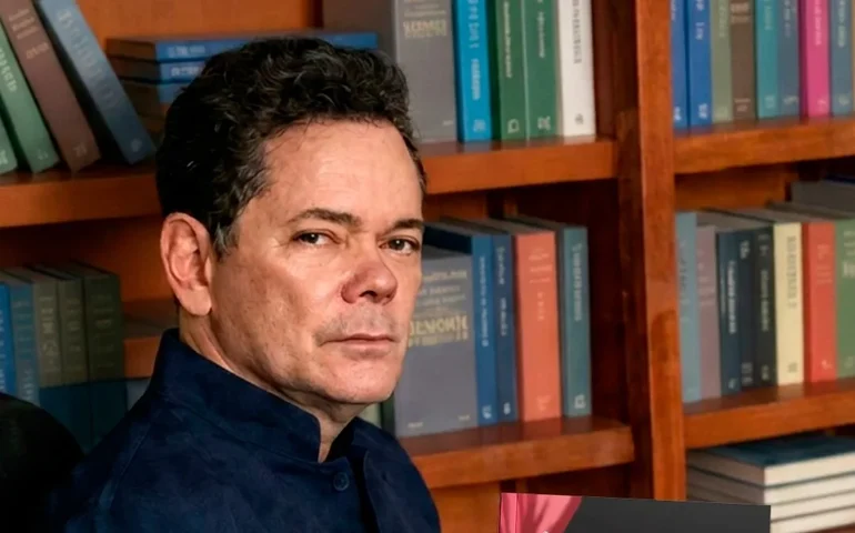 Em 'Pássaro de Fogo - O Talismã de Yelnya', Marcel Bennet mergulha nas contradições humanas em meio à brutalidade da guerra