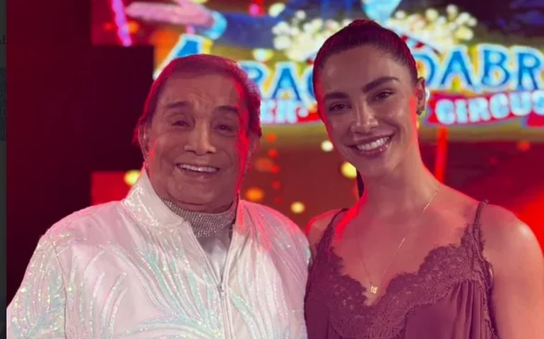 Gabriela Versiani prestigia espetáculo “Abracadabra” em Goiânia