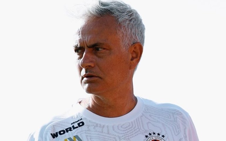 Mourinho responde Guardiola após provocação por número de títulos: 'Ganhei de forma limpa'