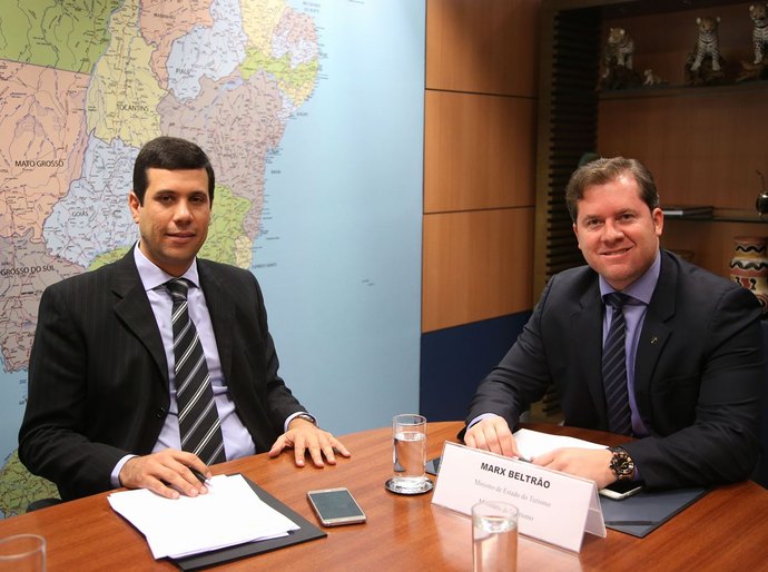Em audiência, ministro do turismo Marx Beltrão confirma reunião na AMA