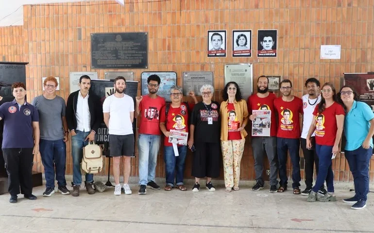 Comissão da Memória descerra placa em homenagem aos estudantes da Ufal