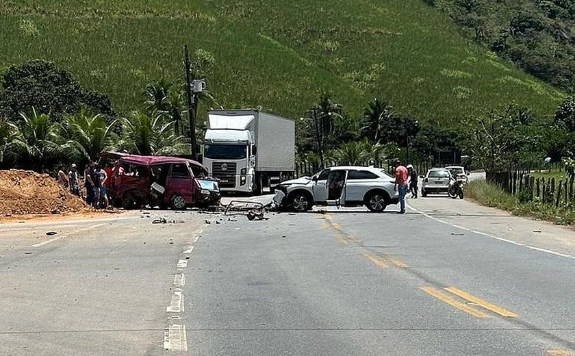 Colisão entre três veículos deixa quatro pessoas feridas em União