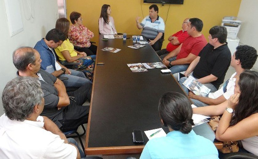 Jorge VI recebe visita da futura secretária do Esporte, Juventude e Lazer