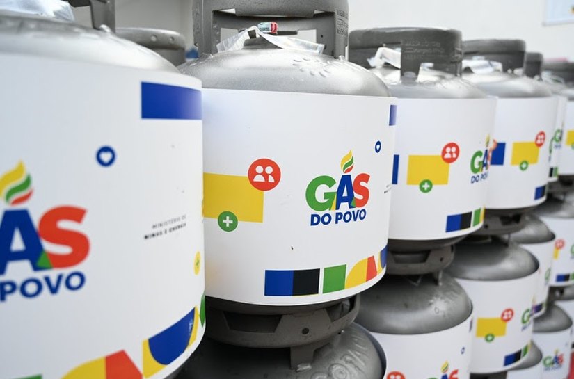 Caixa disponibiliza vale-recarga do Programa Gás do Povo para cerca de 2,7 milhões de famílias neste domingo (10)