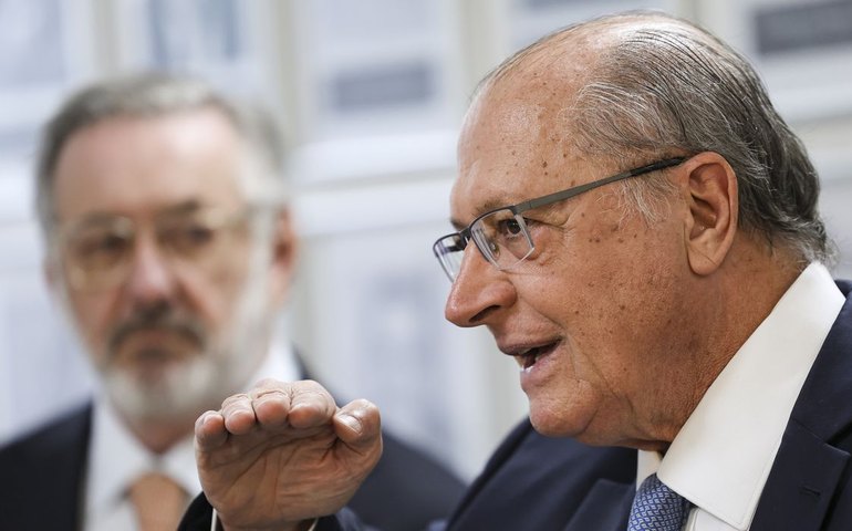 Alckmin afirma que governo federal dará todo apoio necessário ao Rio; Lula sanciona lei antifacção