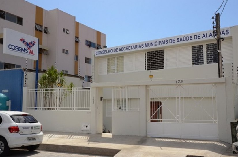 Secretária de Saúde prestigia inauguração da nova sede do Cosems/AL