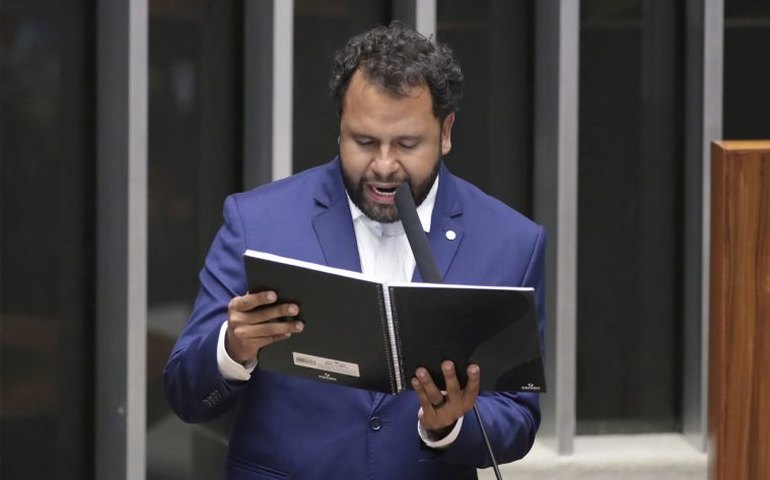 Pastor Henrique Vieira diz que criação de bancada cristã na Câmara é 'retrocesso civilizatório'