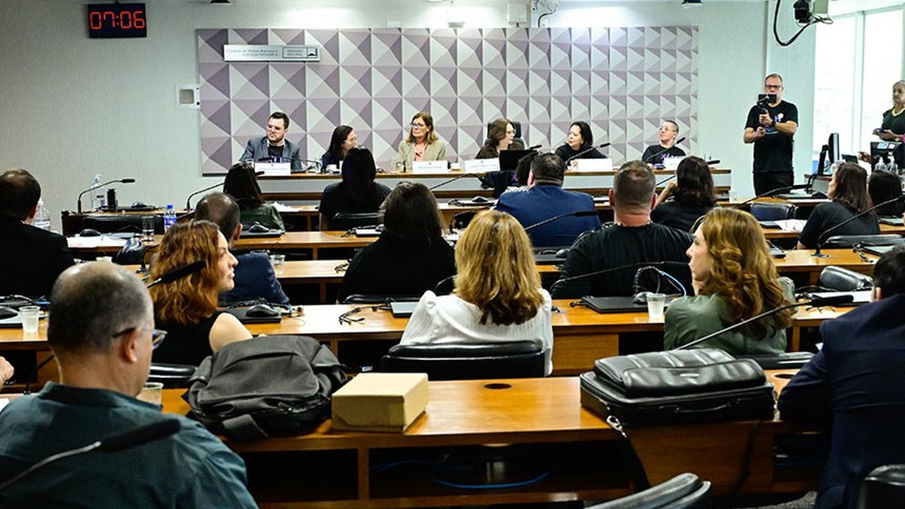 Debatedores defendem oferta gratuita de medicamento para tipo de raquitismo