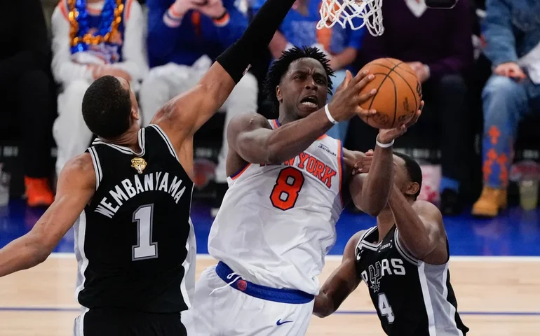 OG Anunoby coloca os Knicks à beira do título e a si mesmo na disputa pelo prêmio de MVP das Finais da NBA.