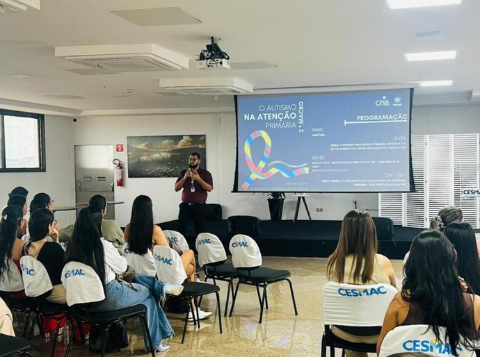 Sesau promove Seminário sobre Autismo e o Cuidado na Atenção Primária para profissionais da II Macrorregião de Saúde