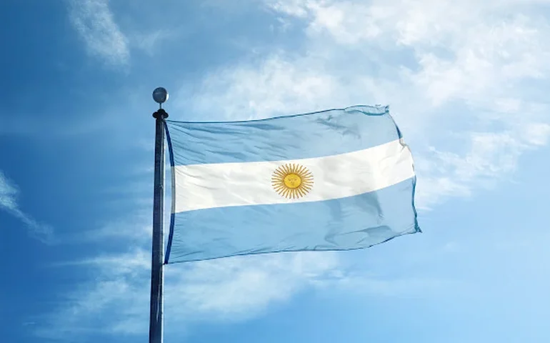 PIB da Argentina vai cair 2,8% neste ano por carregamento estatístico, diz Caputo na Fiesp