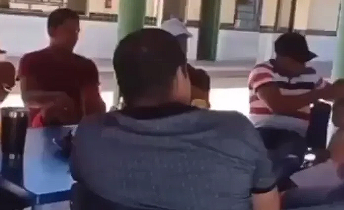 Vereador Dery Ferreira estaria em bebedeira em escola de Igaci