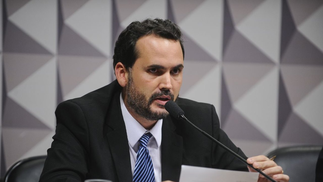 Governo avalia aumentar teto do MEI para R$ 140 mil, diz ministro