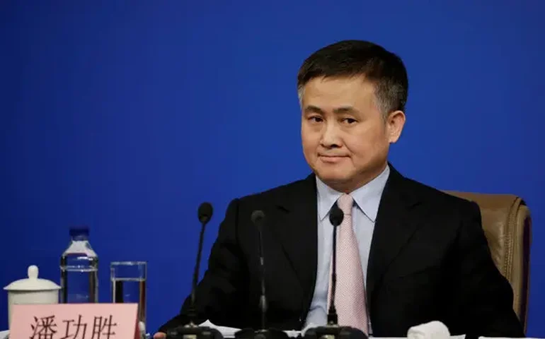 Presidente do BC chinês diz monitorar risco financeiro no setor imobiliário e governos locais