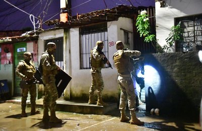 Operação Invasão cumpre 39 mandados contra organização criminosa ligada ao tráfico de drogas em Maceió e Messias