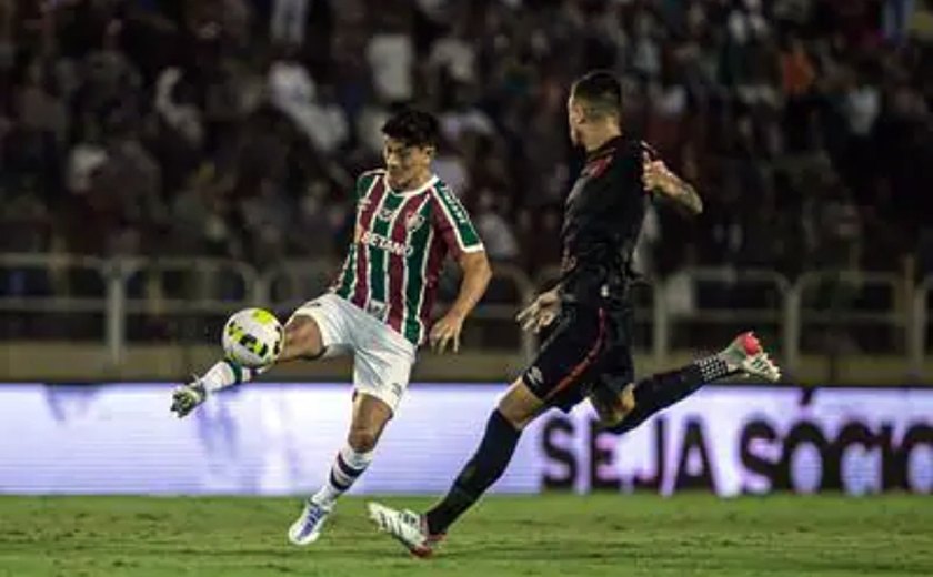 Fábio se reencontra com o Cruzeiro e vê Cano garantir vantagem ao Fluminense