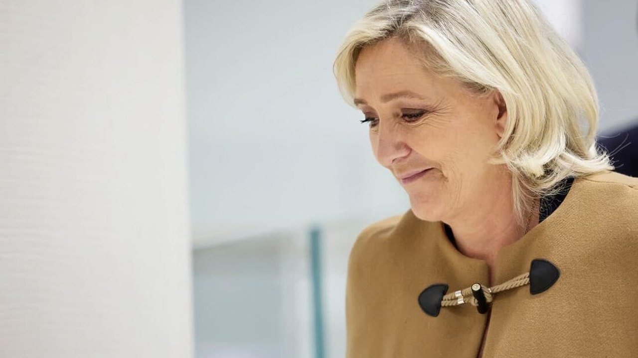França: promotores pedem pena de 5 anos de prisão e inelegibilidade para Marine Le Pen