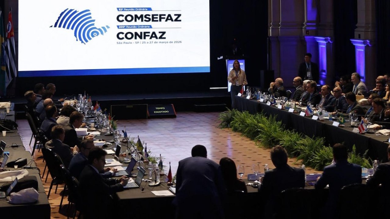 Renata dos Santos participa de debates nacionais sobre equilíbrio fiscal