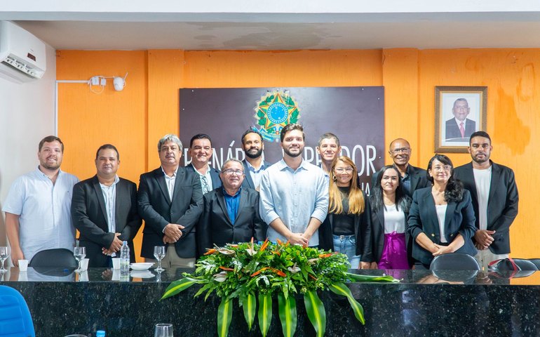 Prefeito Lucas Santos participa de abertura do ano legislativo e apresenta balanço de sua gestão