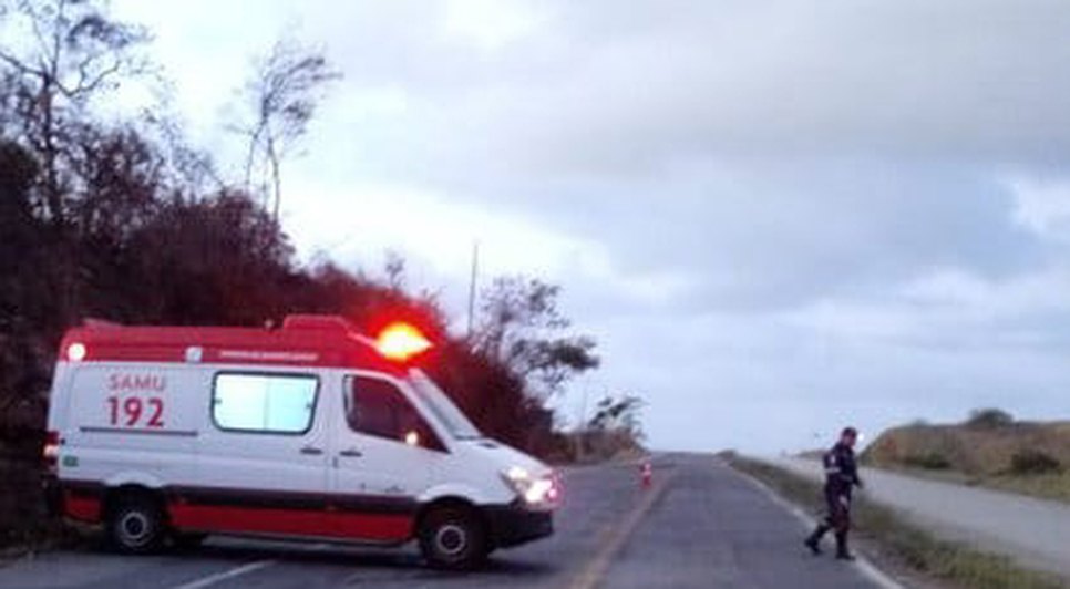 mulher morre atropelada br 101