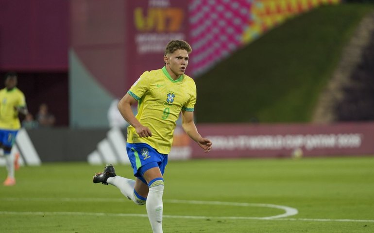 Brasil marca no último minuto e garante vaga na semifinal do Mundial Sub-17
