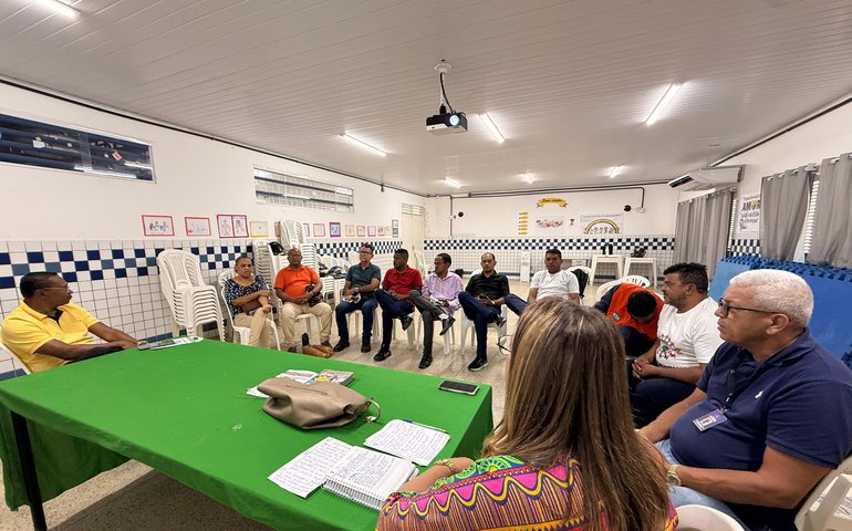 Representantes da Alurb se reúnem com moradores para orientar sobre Ecoponto Petrópolis