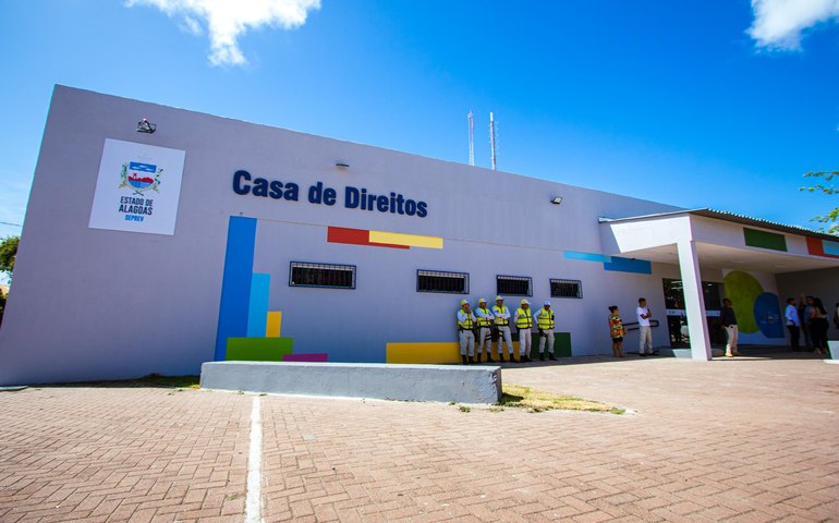 Casa de Diretos lança campanha para auxiliar pessoas trans na mudança do registro civil