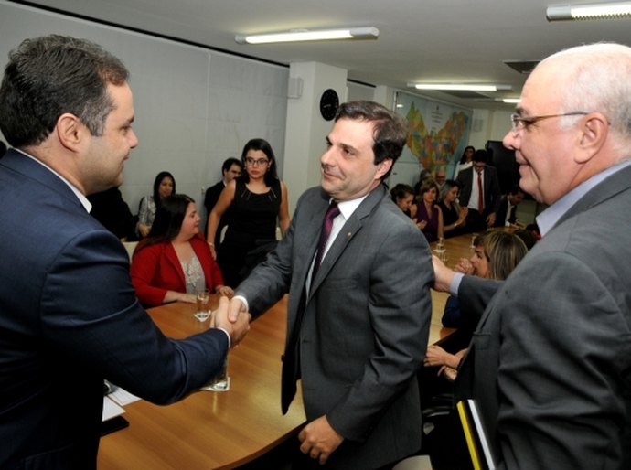 Renan Filho empossa Ricardo Melro para comando da Defensoria Pública