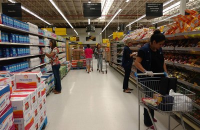 Governador assina decretos que beneficiam atacadistas, varejistas e panificadoras