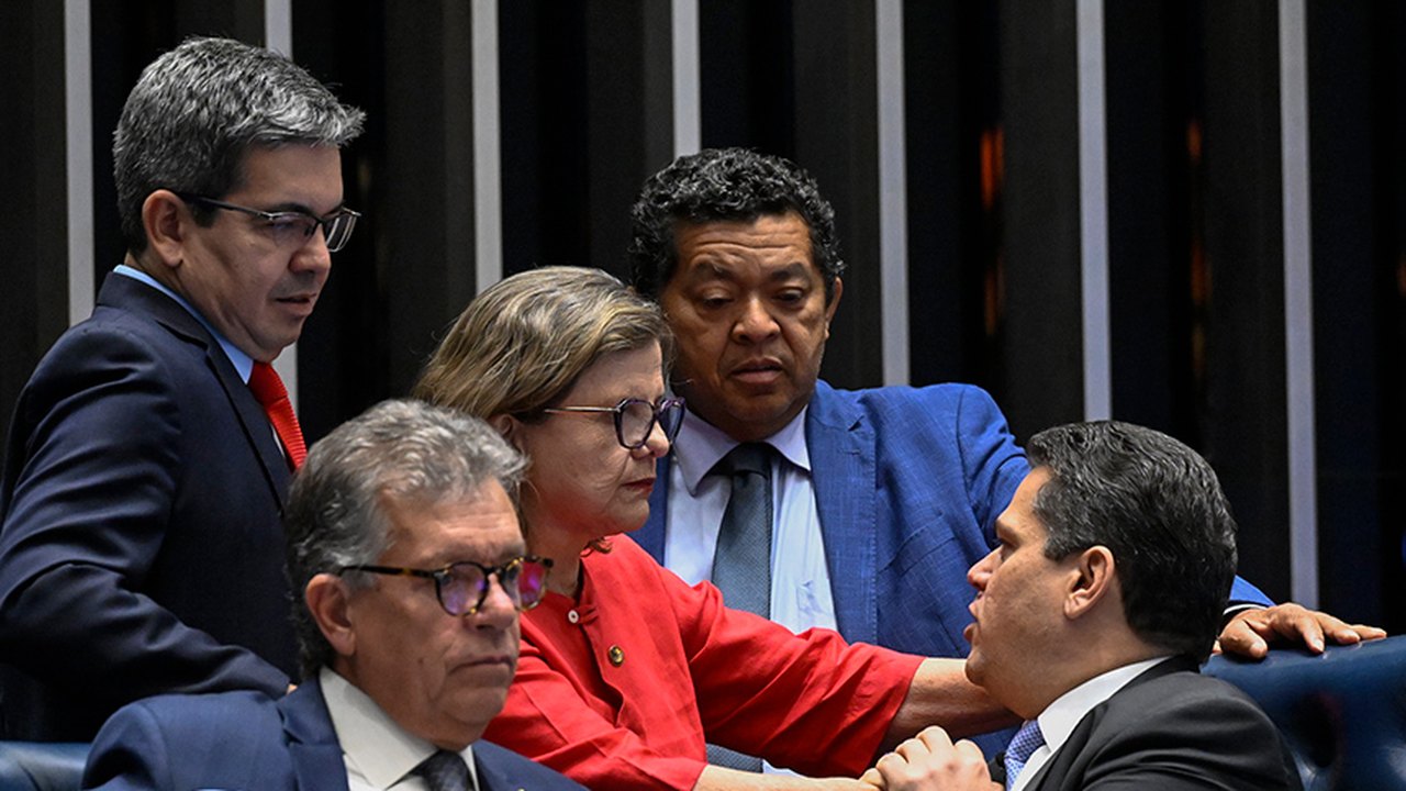 Senado aprova fim da 6x1 em primeiro turno