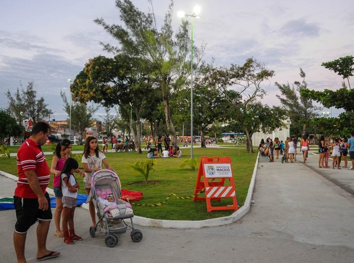 Lazer Itinerante movimenta nova Praça da Faculdade