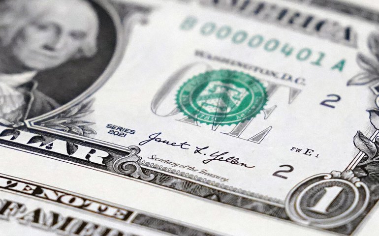Dólar americano registra maior queda anual em quase uma década