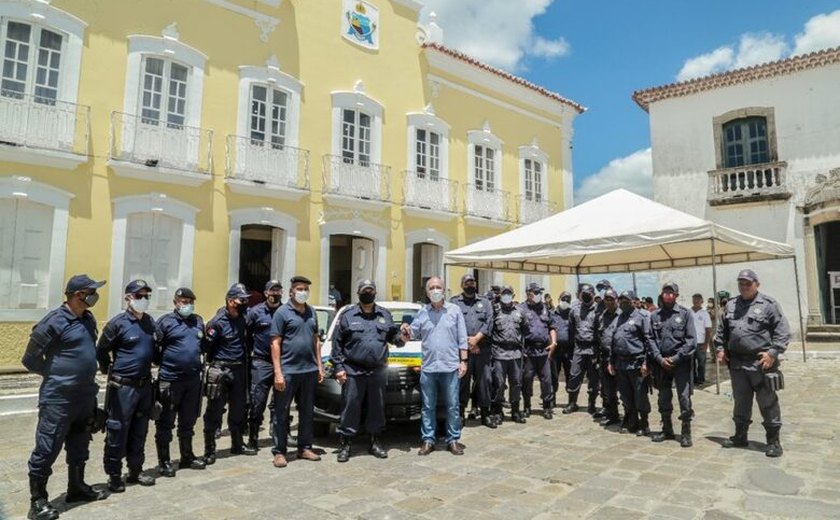 Prefeito Ronaldo Lopes entrega veículo para Guarda Patrimonial de Penedo
