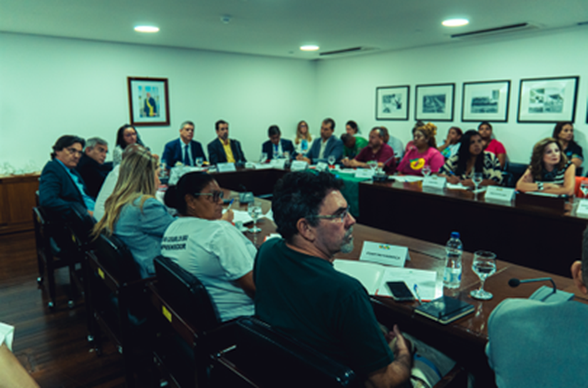 Governo discute acesso de catadores a descartes de eletrônicos públicos e convida a ONG Gea