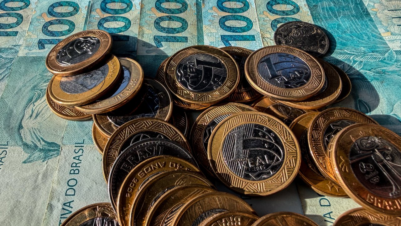 Inflação usada para corrigir salários acumula 4,33% em 12 meses