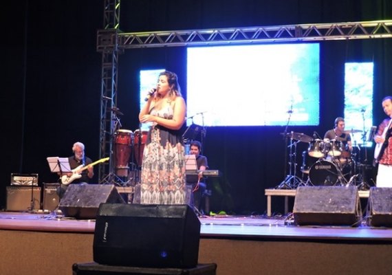 Festival Em Cantos lota Teatro Gustavo Leite em apresentação