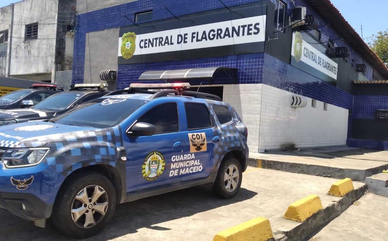 Guarda Municipal conduz homem com moto roubada até a Central de Flagrantes