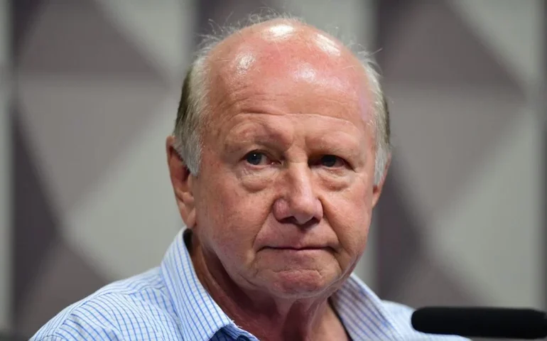 Empresário não responde a perguntas e chora em depoimento na CPMI