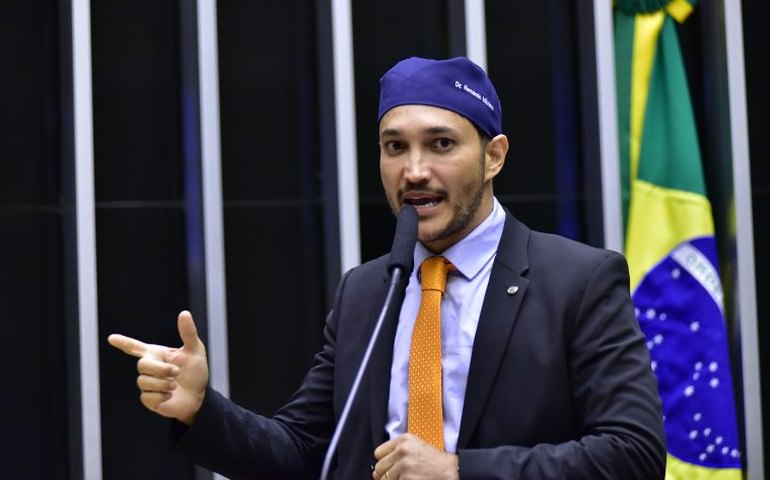 Projeto reduz tributos para escolas comprarem detectores de metais