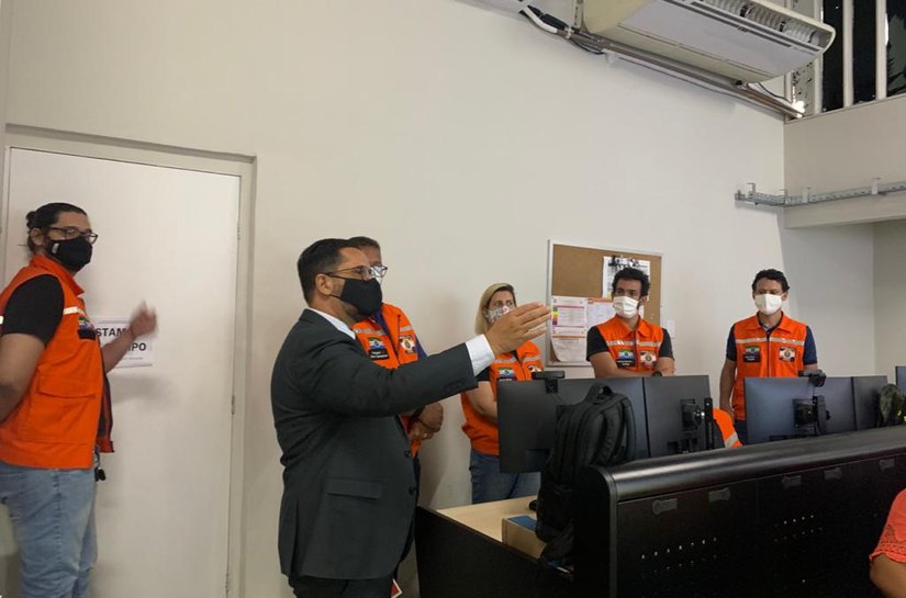 Coordenador de Gabinete para tratar do afundamento nos bairros visita sede da Defesa Civil