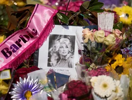 Número de reproduções de Dolly Parton dispara após sua morte, tornando-a a artista mais ouvida no mundo