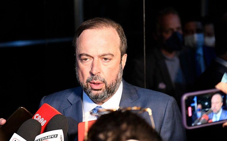 Câmara quer ouvir ministro sobre política de preços da Petrobras