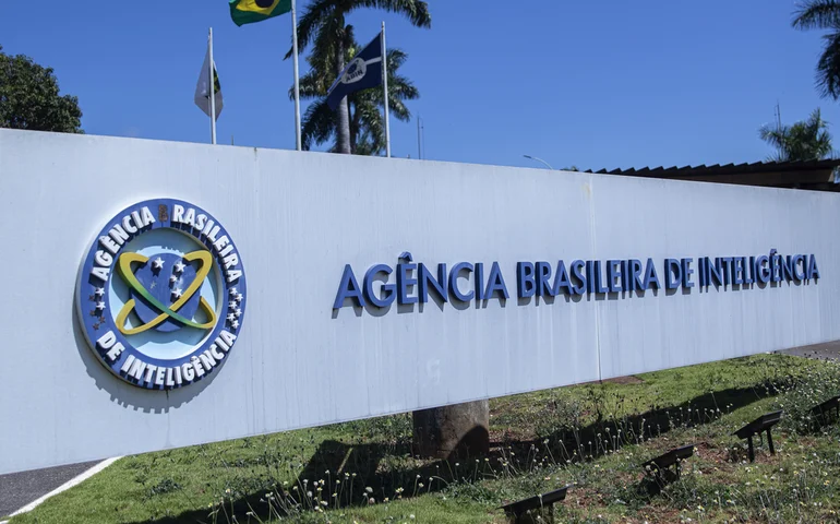 Servidores da Abin tentam justificar software de espionagem, mas especialista vê ilegalidade