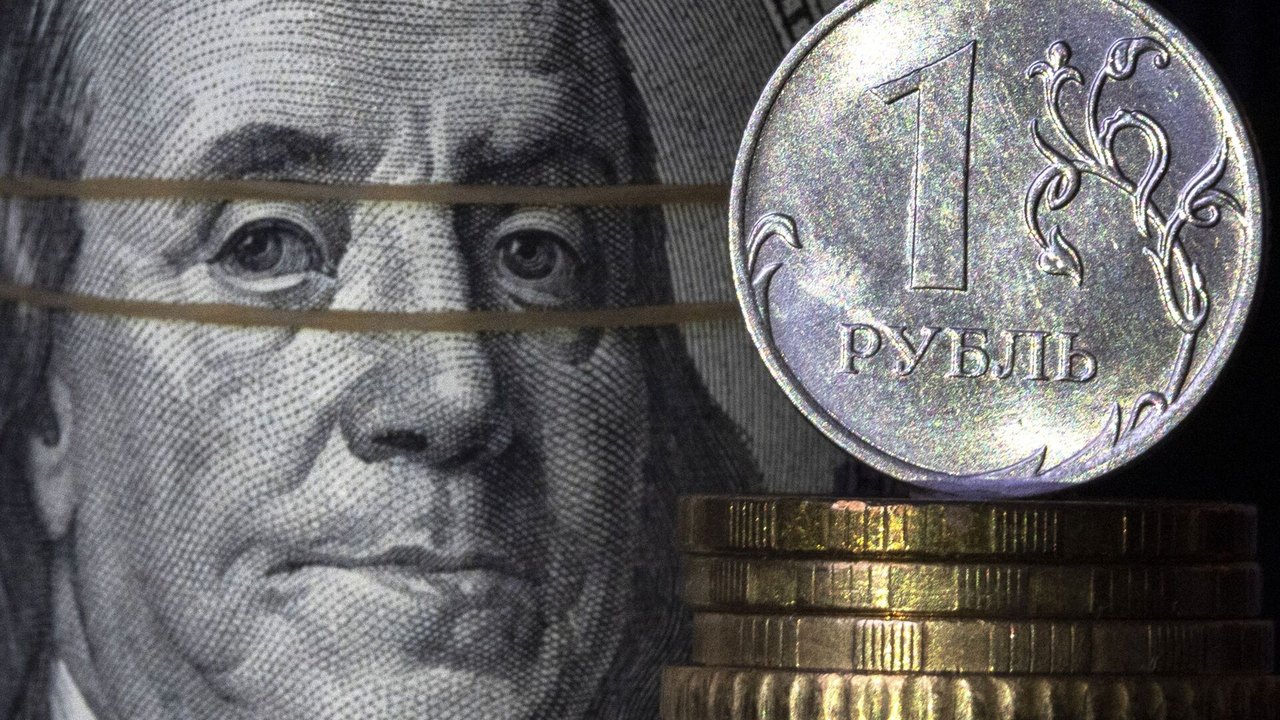 Rublo exibe melhor desempenho no mercado enquanto dólar é vítima da guerra comercial dos EUA
