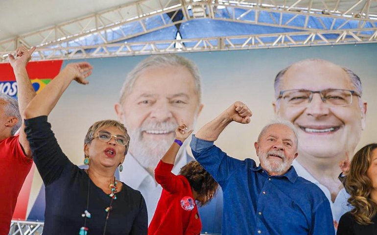 Em Contagem (MG), Lula diz que é preciso governar com o coração e pensando no povo