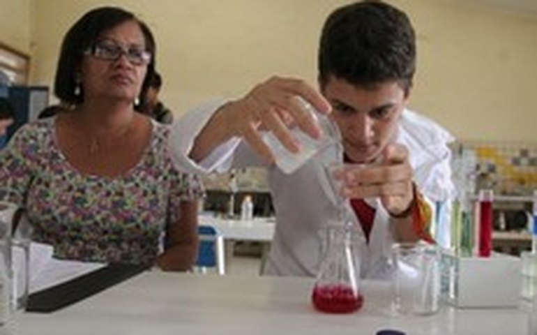 Alunos de escolas públicas estaduais representarão Alagoas em feira nacional