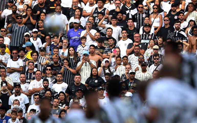 Diretor Financeiro descarta SAF no Corinthians: ‘Dono do clube é a torcida’