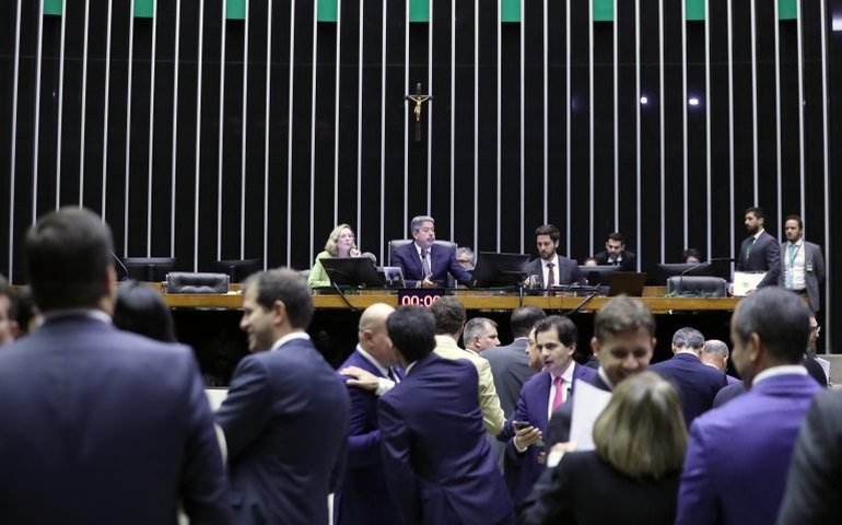 Deputados analisam projeto que altera lei da Bolsa-Atleta; acompanhe