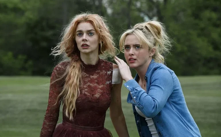 Sequência de 'Casamento Sangrento' expande universo e transforma o terror em história de irmãs